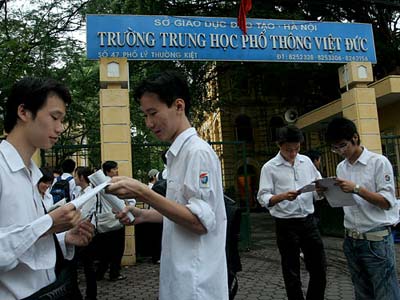 Phải đạt 70% tốt nghiệp mới là trường chuẩn